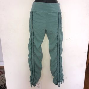 Jayli scrunch yoga pants Capri cinch cotton